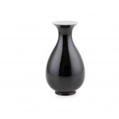 BLACK-GLAZED YUHUCHUN VASE
TON