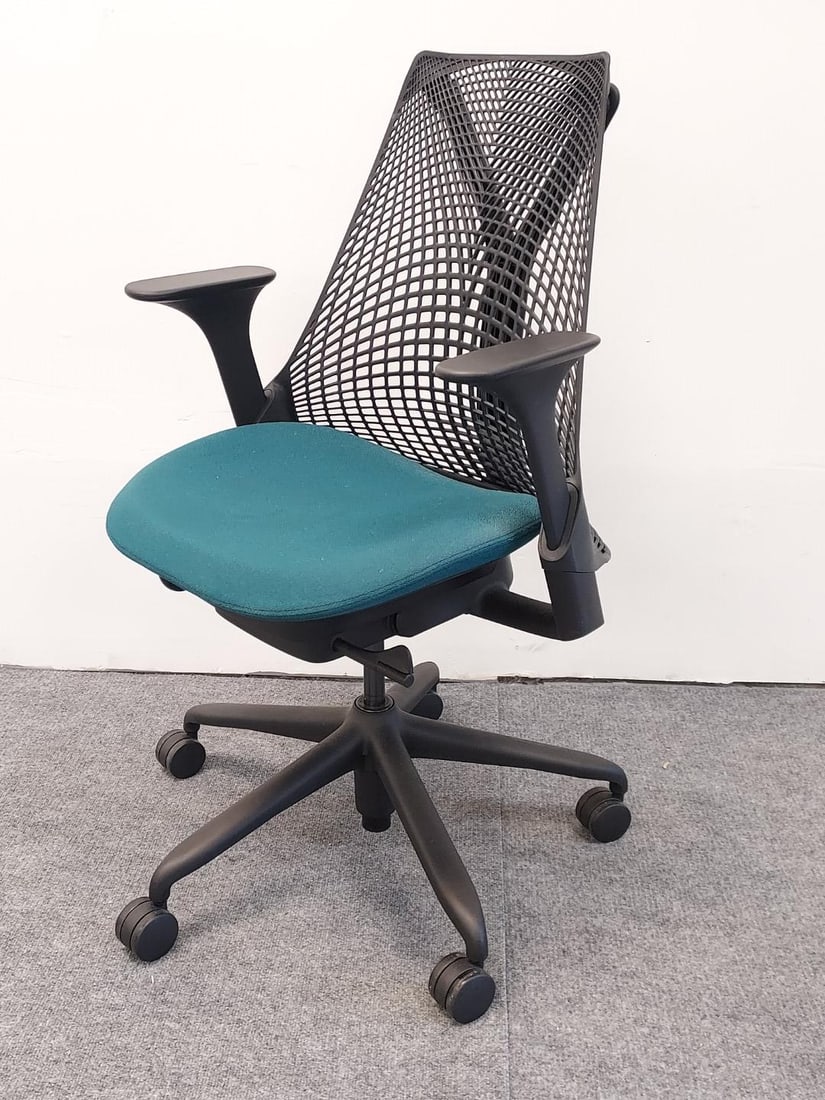 BLACK HERMAN MILLER SAYL CHAIRBlack