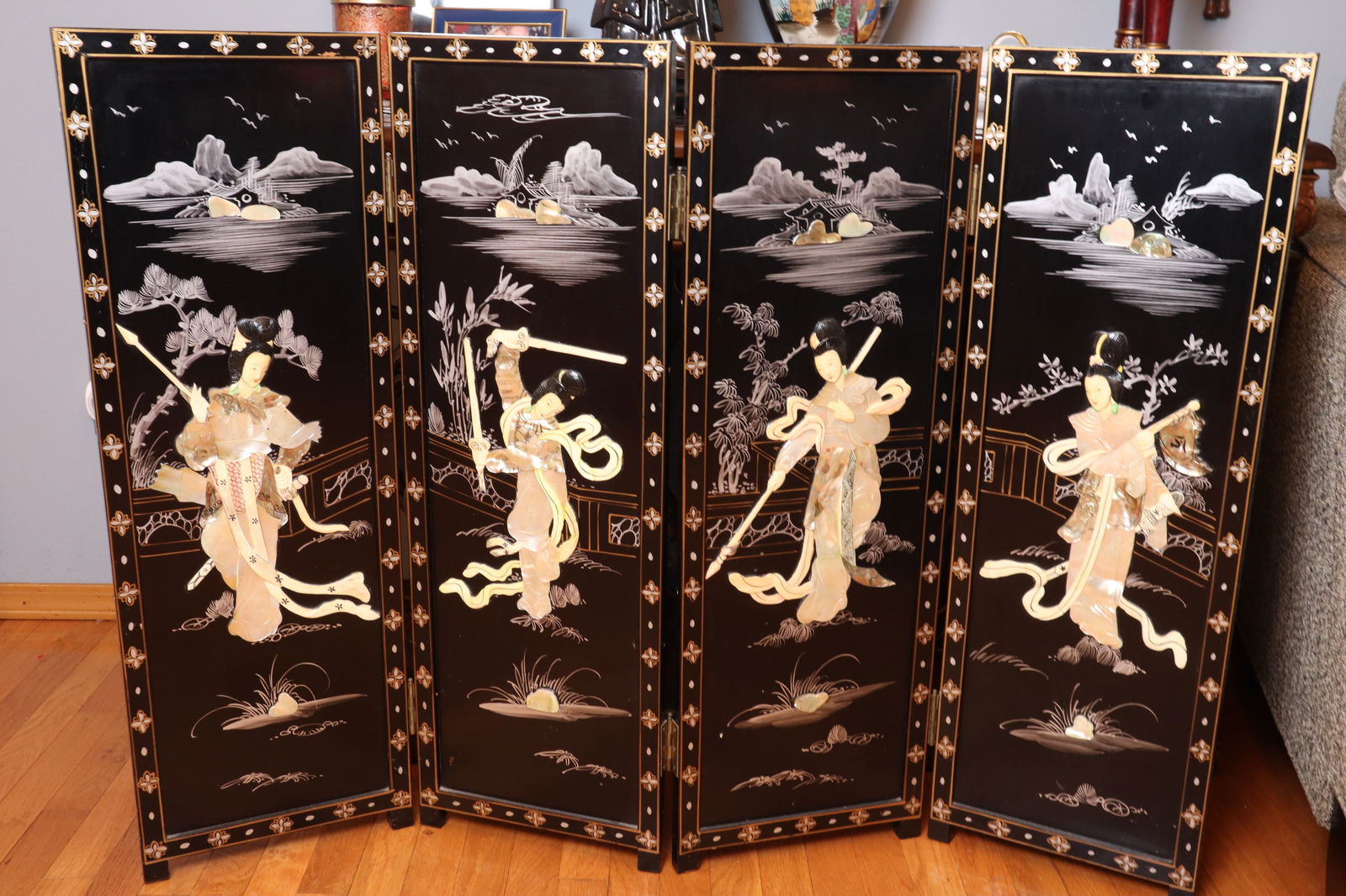 BLACK LACQUER ASIAN 4 PANEL FOLDING