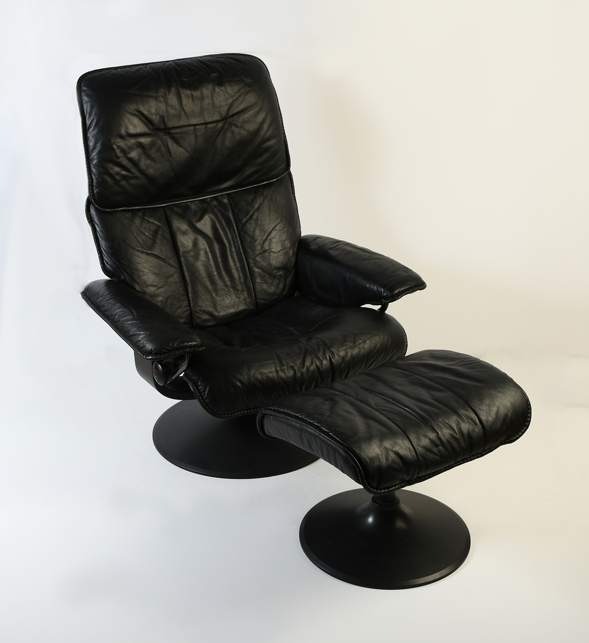 BLACK LEATHER EKORNES CHAIR &