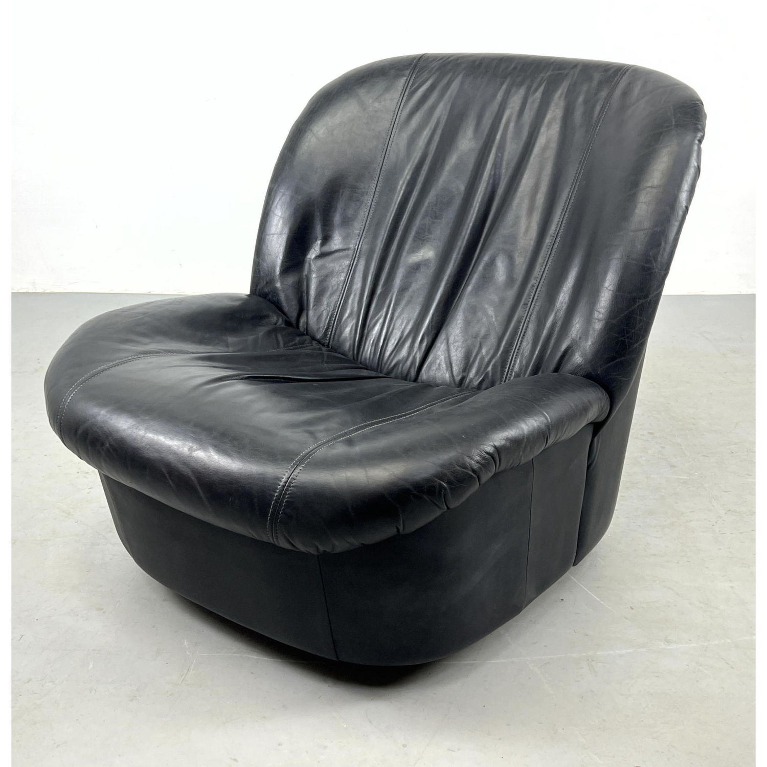 Black leather Swivel rocker