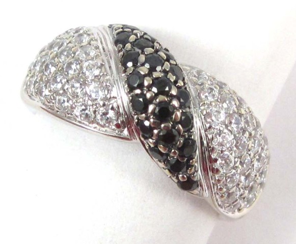 BLACK ONYX AND FOURTEEN KARAT