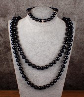 BLACK ONYX AND GOLD NECKLACE A