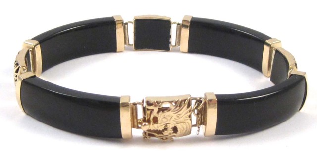 BLACK ONYX AND YELLOW GOLD BRACELET