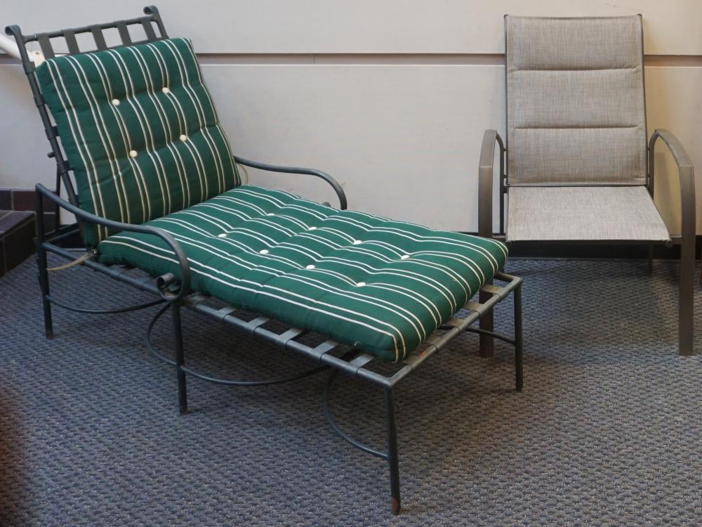 BLACK PAINTED METAL CHAISE LOUNGE