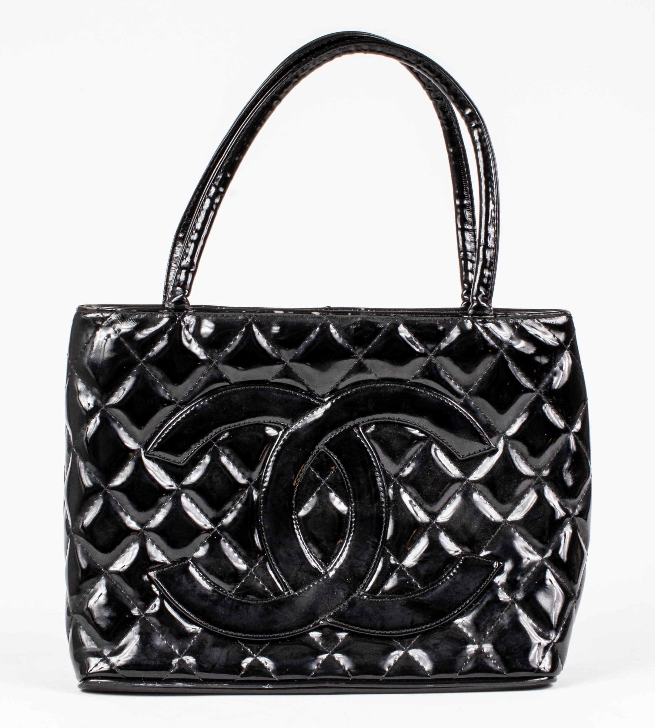 BLACK PATENT LEATHER TOTE HANDBAG