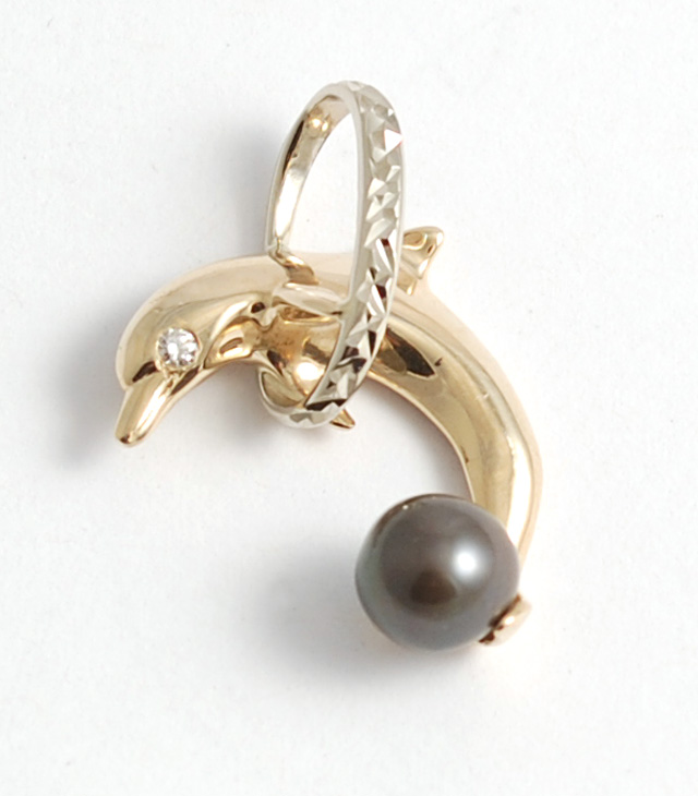 BLACK PEARL AND DIAMOND PENDANT 14k