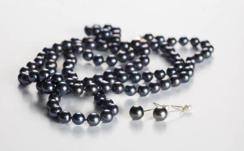 BLACK PEARL NECKLACE AND DANGLE
