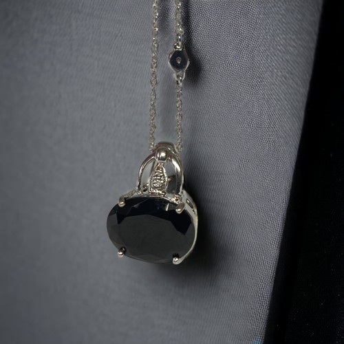 Black quarts Diamond white gold