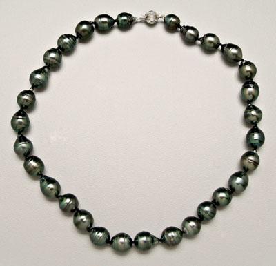 Black Tahitian pearl necklace, 30
