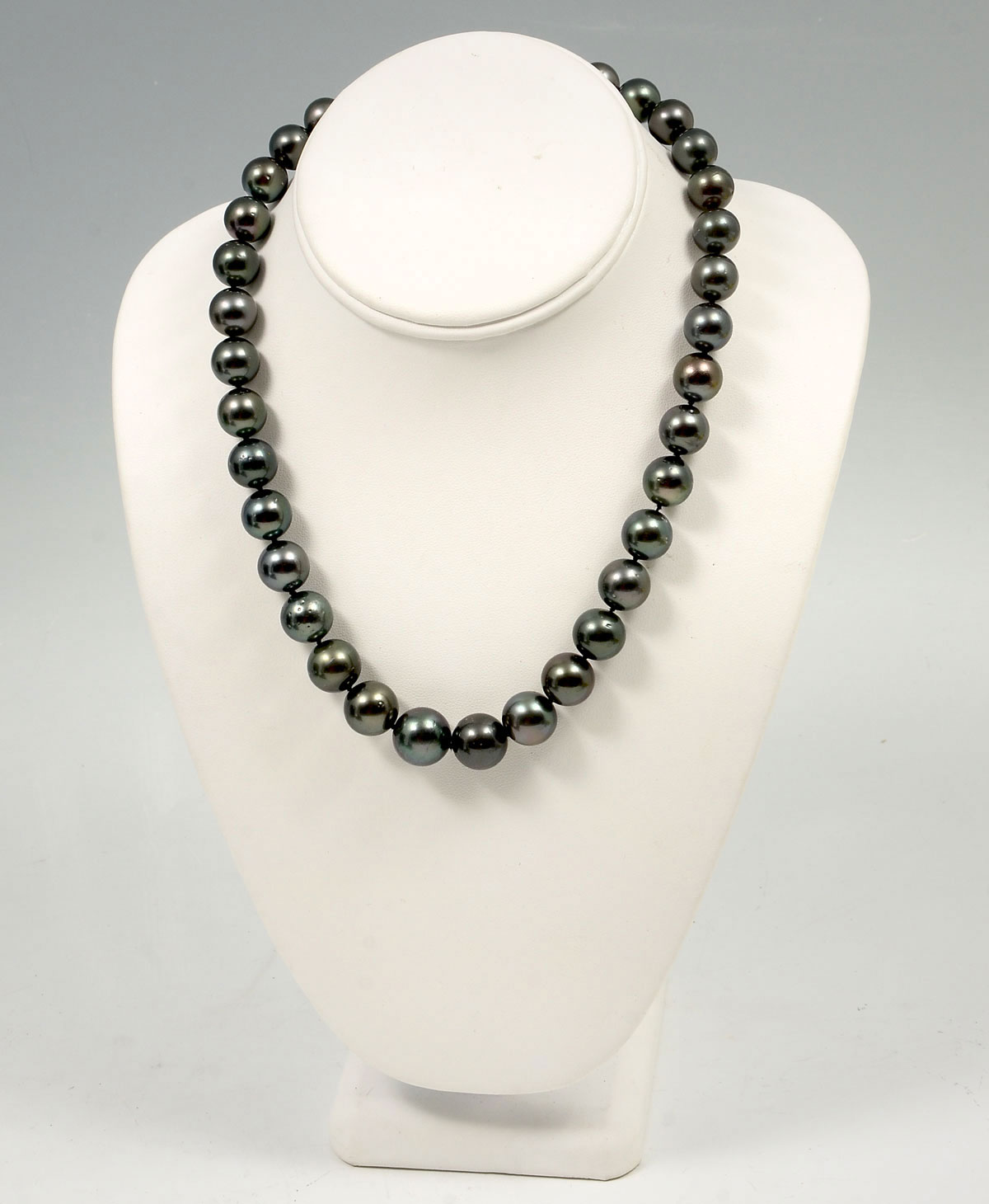 BLACK TAHITIAN PEARL NECKLACE: