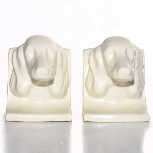BLANC DE CHINE CERAMIC SETTER DOG