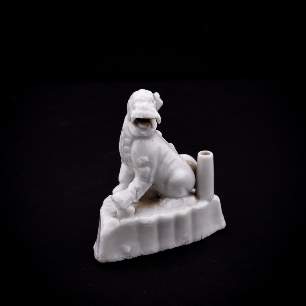 BLANC DE CHINE GUARDIAN LION