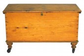 BLANKET CHEST WITH TILL IN PIN