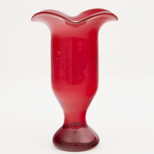 BLENKO HAND MADE RED "TULIP" ART