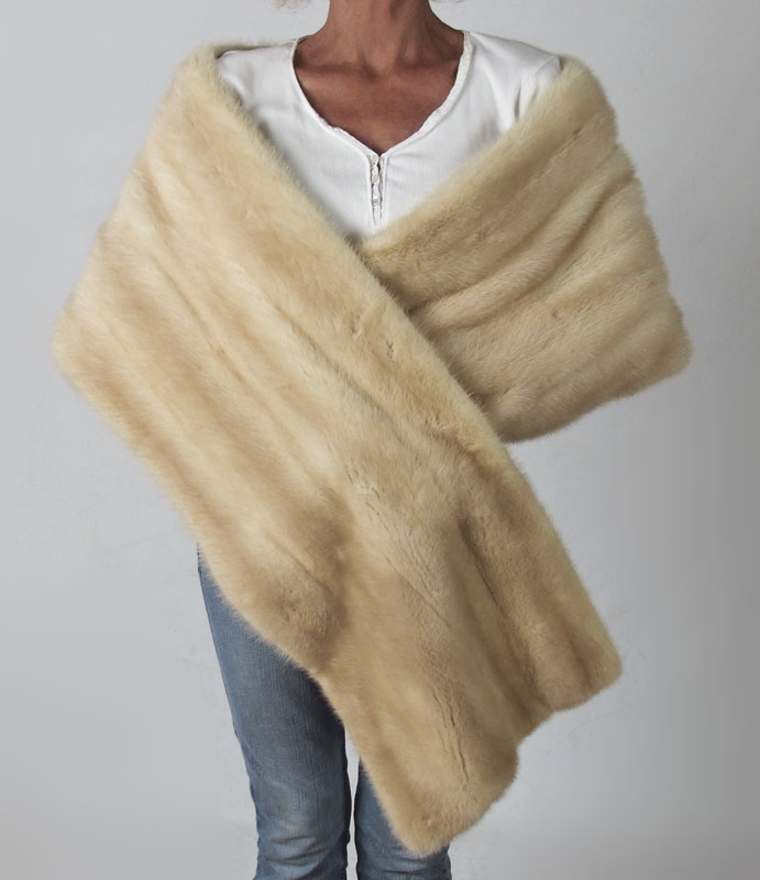 BLONDE MINK WRAP: A 77\'\' long