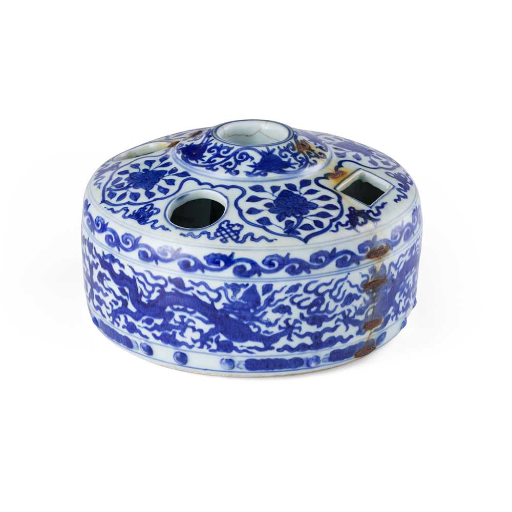 BLUE AND WHITE BRUSH AND