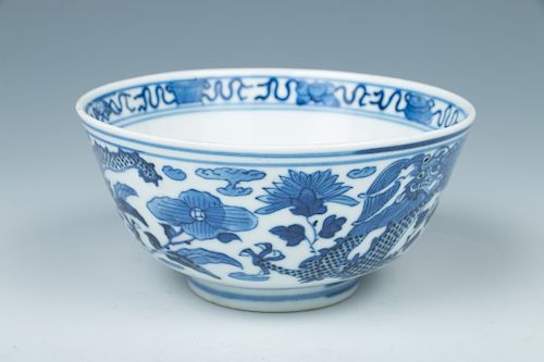 BLUE AND WHITE 'DRAGON' BOWLA