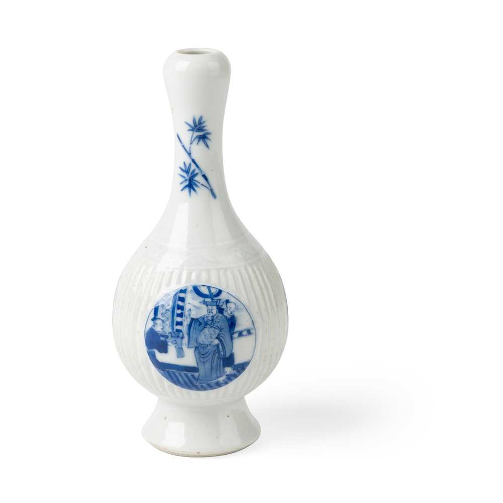 BLUE AND WHITE GARLIC-HEAD VASE