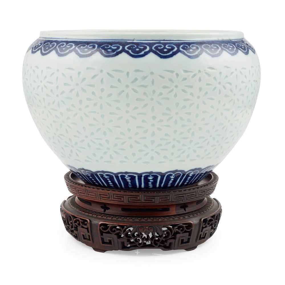 BLUE AND WHITE 'RICE GRAIN' JAR