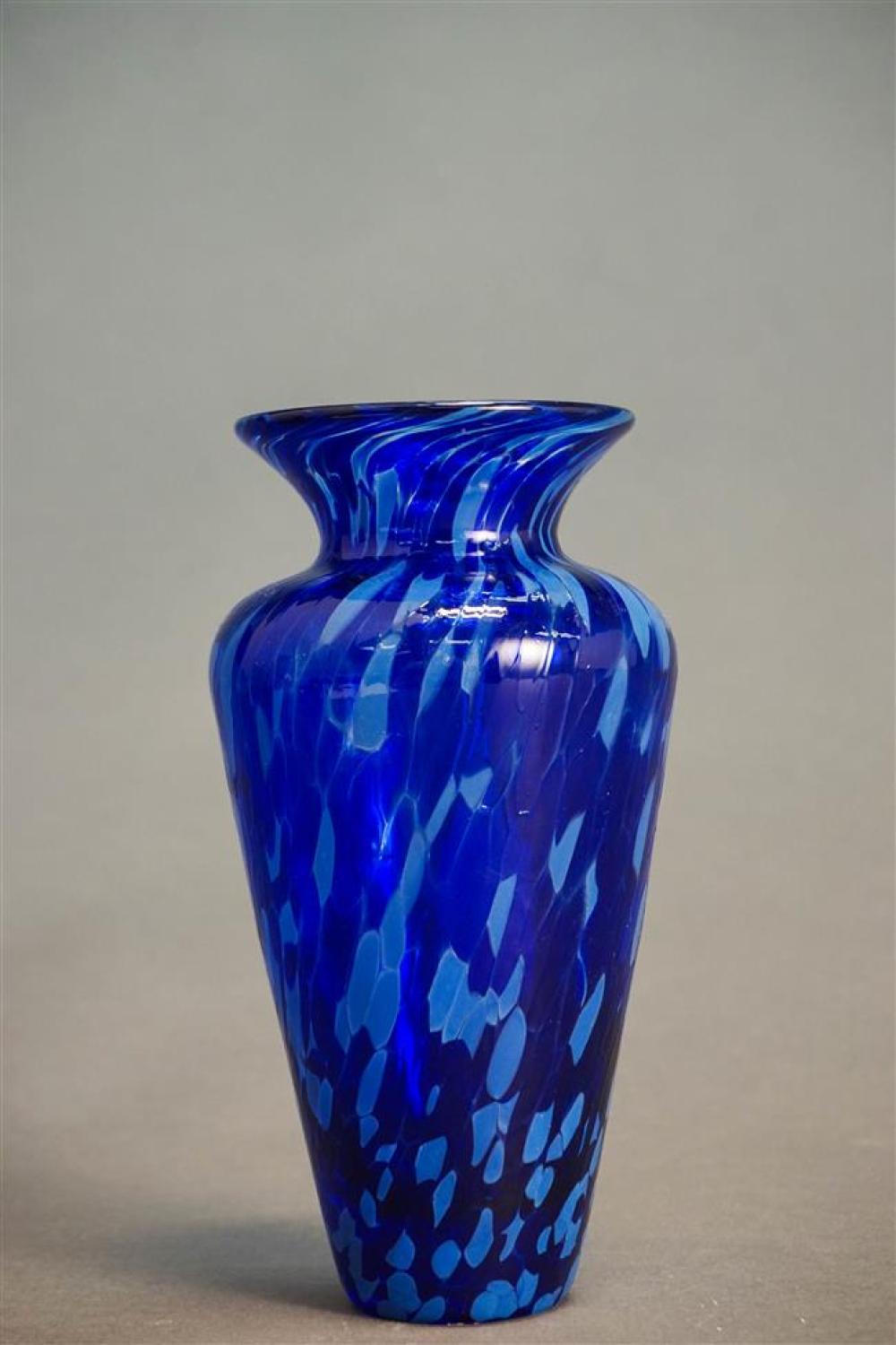 BLUE ART GLASS VASE, H: 6-1/4