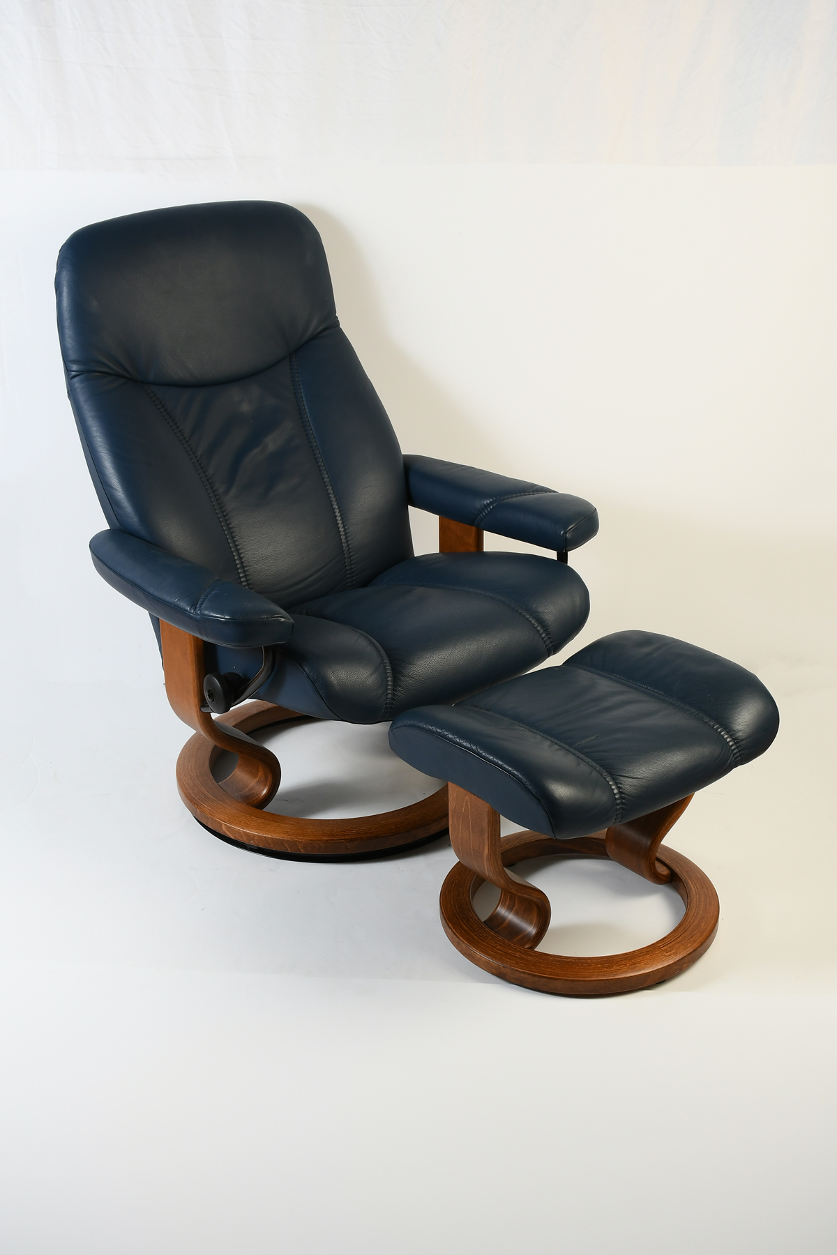 BLUE LEATHER EKORNES CHAIR &