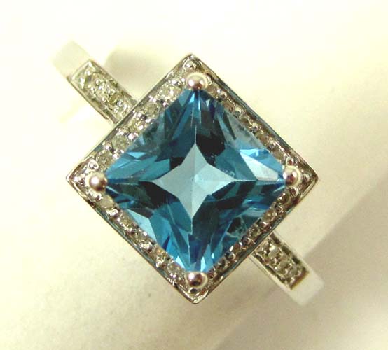 BLUE TOPAZ AND DIAMOND RING 14k