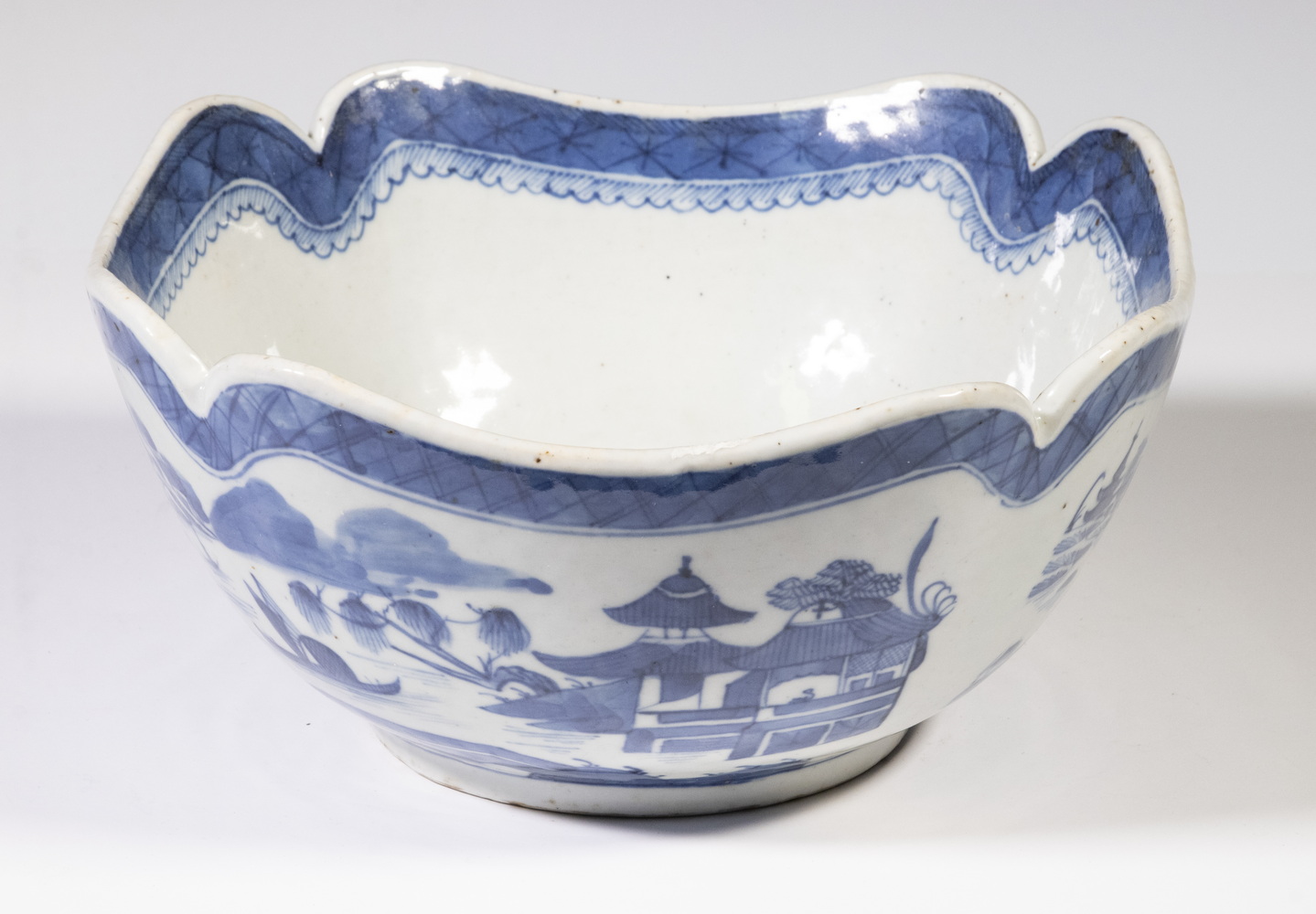 BLUE & WHITE CANTON BOWL 19th c.