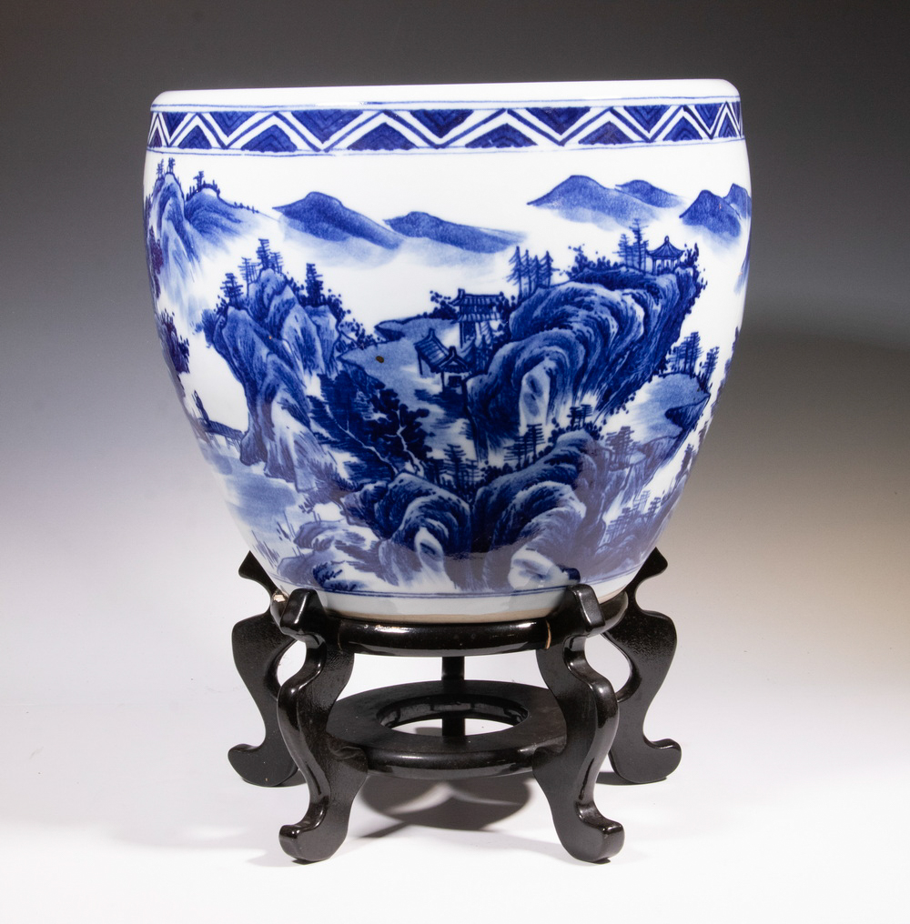 BLUE & WHITE PORCELAIN FISHBOWL