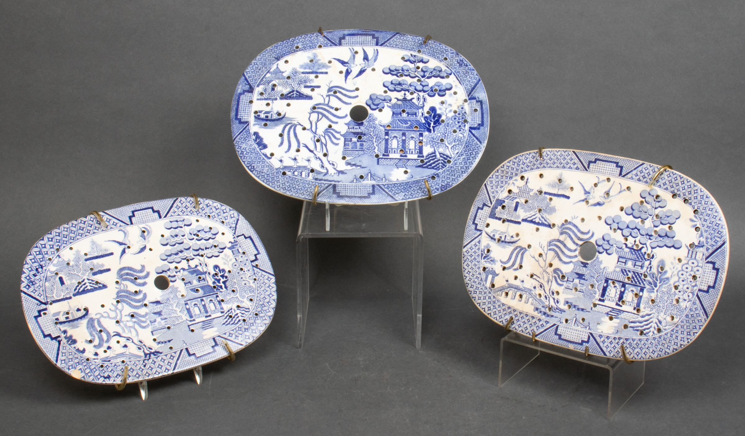 BLUE & WHITE WILLOW PATTERN