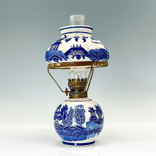 BLUE WILLOW SMALL OIL LAMP WITH