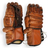 BOBBY HULL SIGNED HOCKEY GLOVE