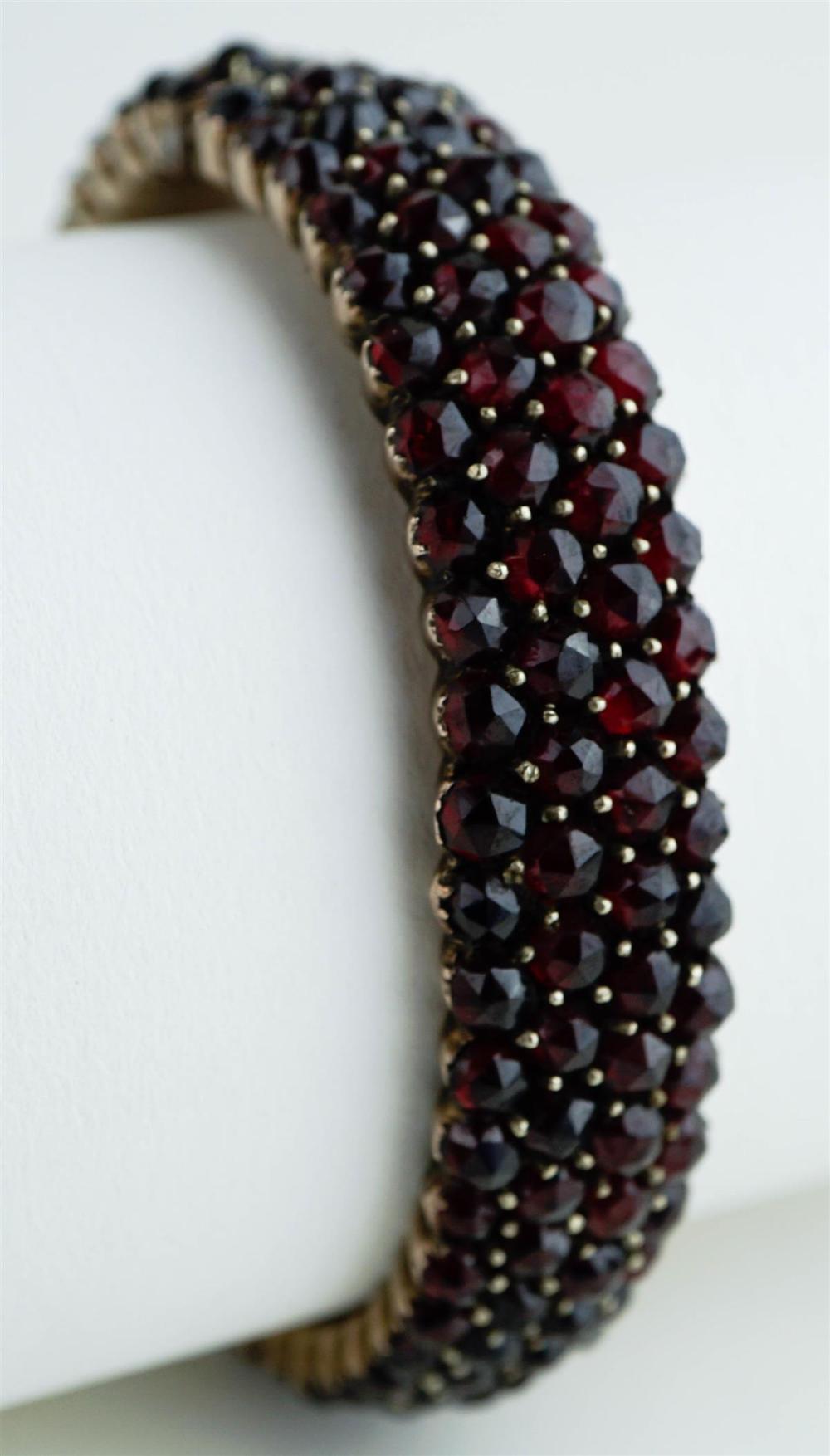 BOHEMIAN GARNET BRACELETBOHEMIAN