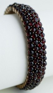 BOHEMIAN GARNET BRACELETBOHEMI