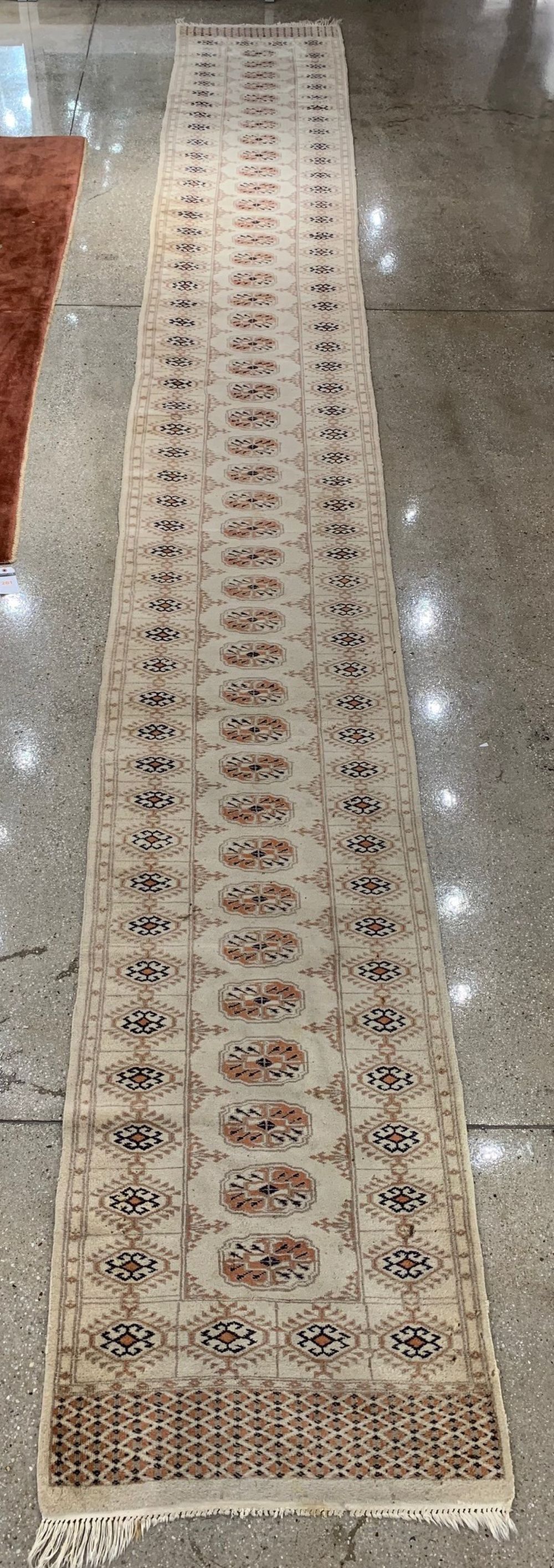 BOKHARA PERSIAN RUNNER / RUG, 20'