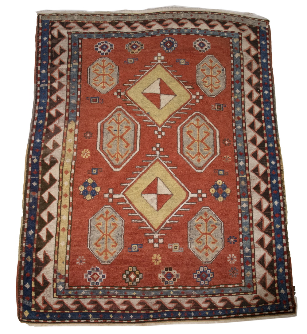 BORDJALOU KAZAK RUG Two radiating