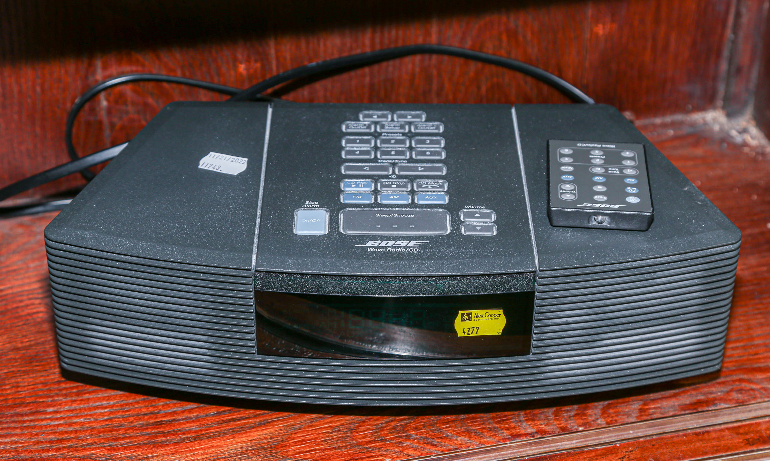 BOSE WAVE RADIO/CD WITH REMOTE .