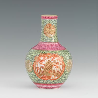 Bottle-shaped Vase Bearing Imperial