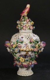 BOW PORCELAIN FRILL VASEBow En