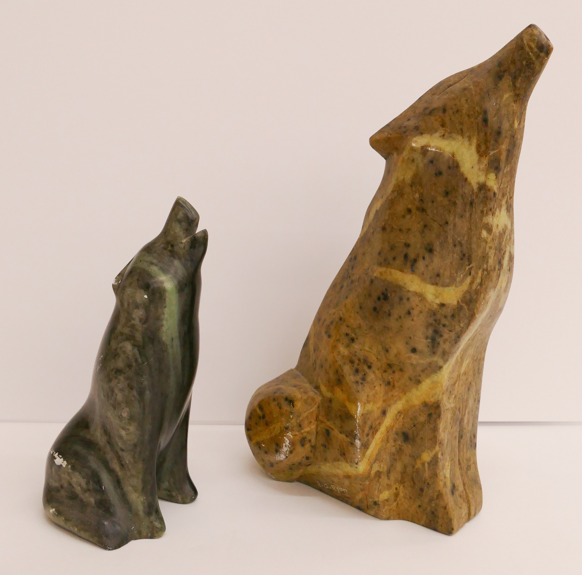 Box 2pc Carved Soapstone Wolf