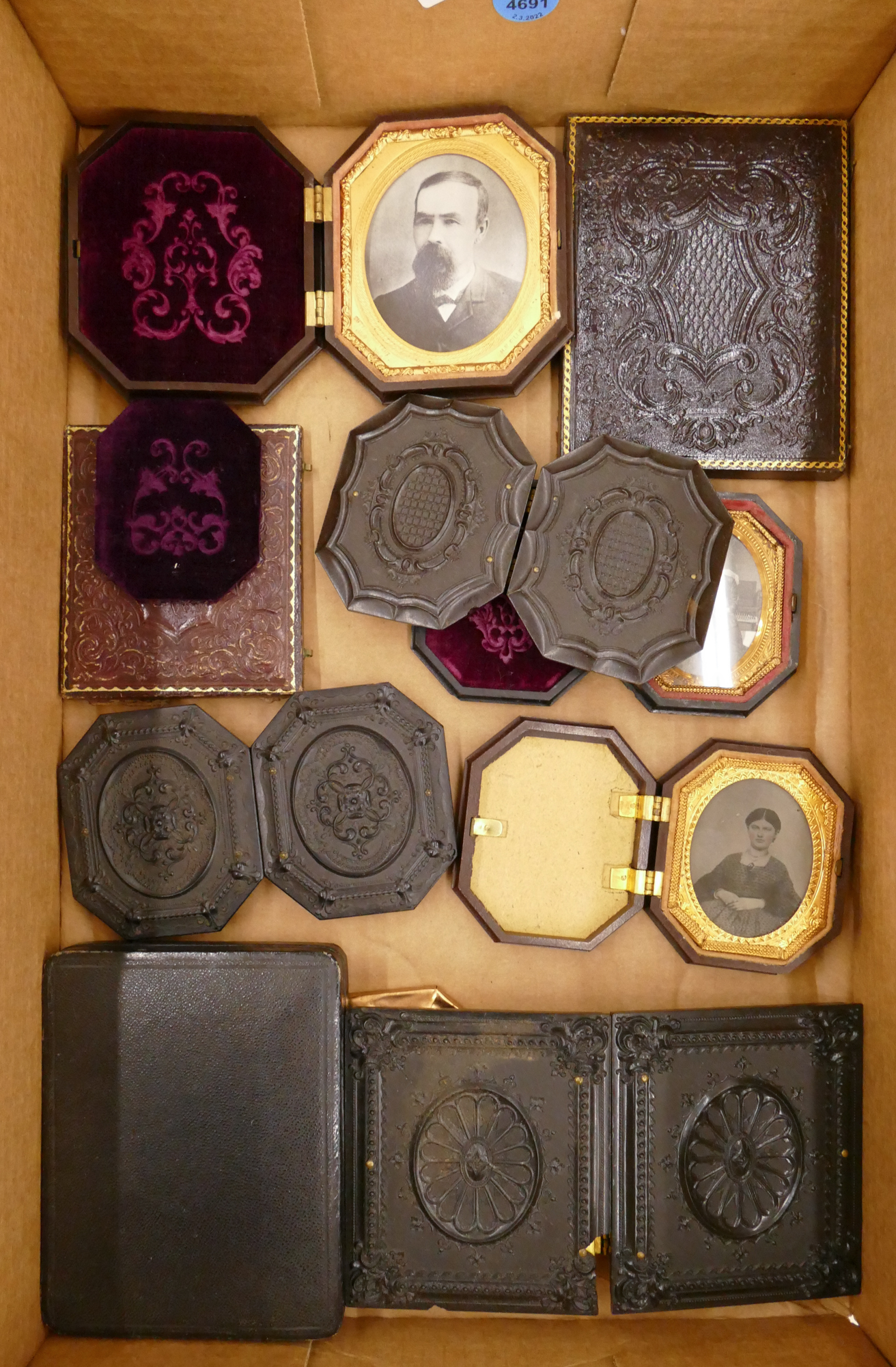 Box 8pc Gutta Percha & Leather