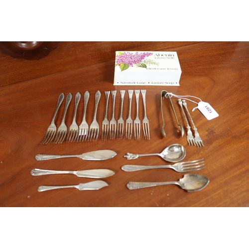 Box assorted small flatware pieces,