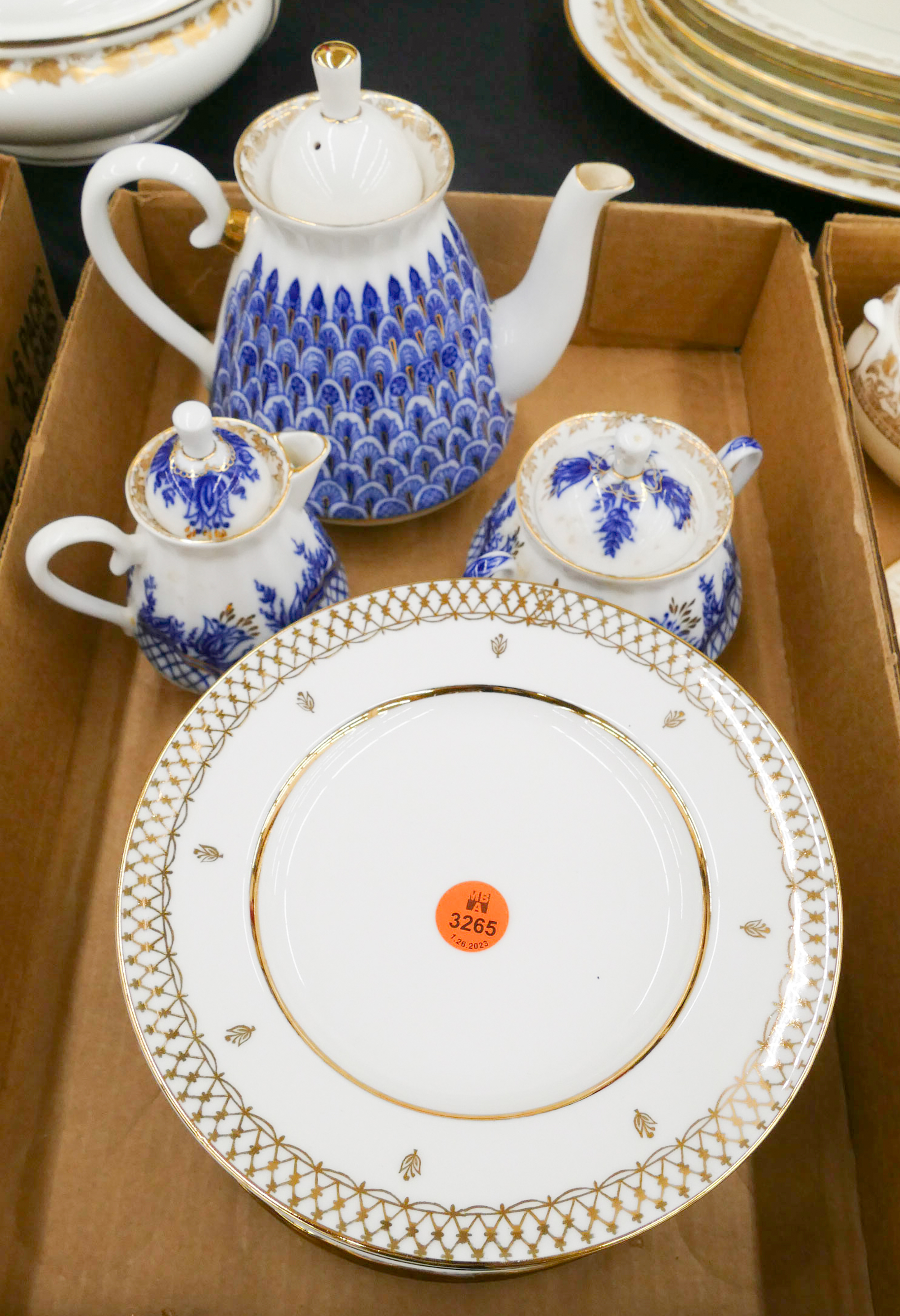 Box Lomonosov Porcelain. Includes