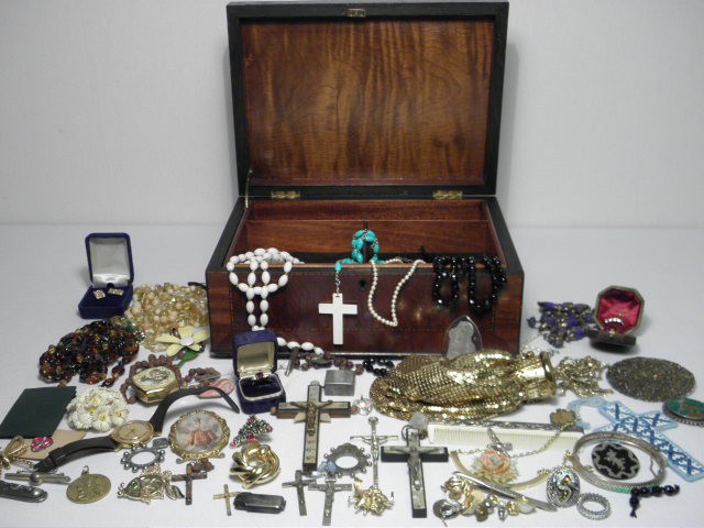 Box lot of assorted ladies