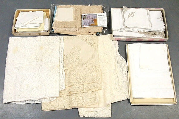 Box lot of table linens- Quaker