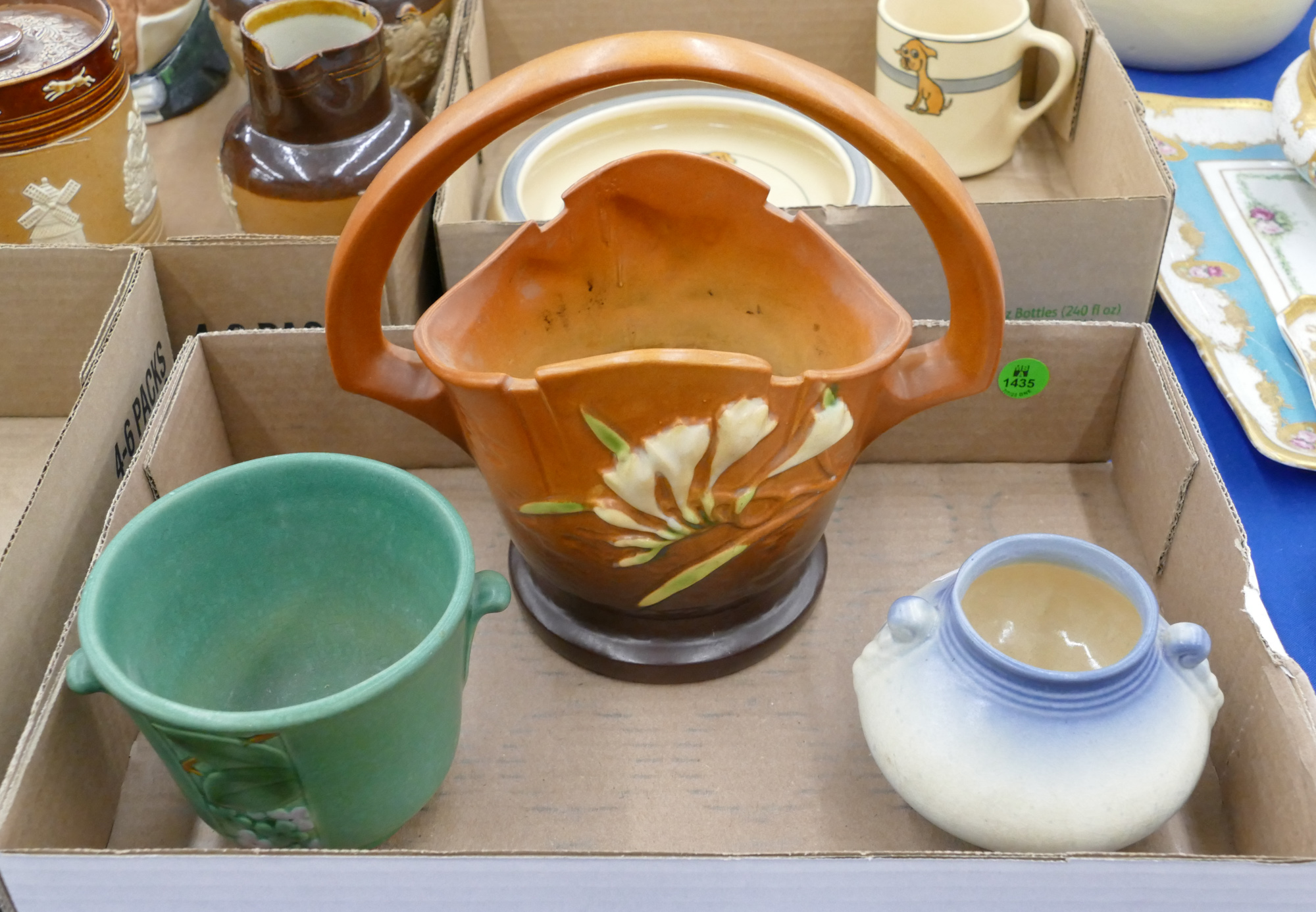 Box Roseville Freesia Pottery