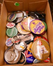 Box UW Husky Pinback Buttons E
