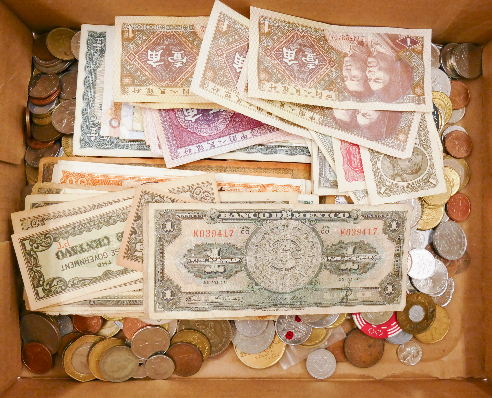 Box Vintage World Currency and