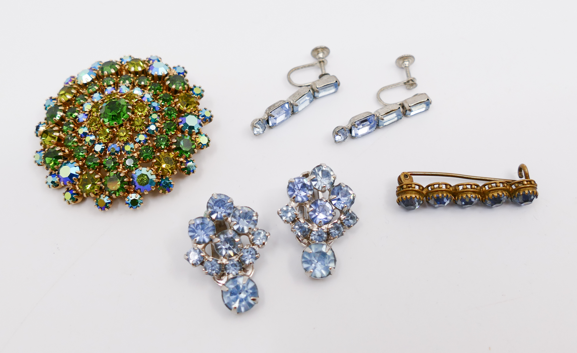 Box Weiss Rhinestone Brooch Etc