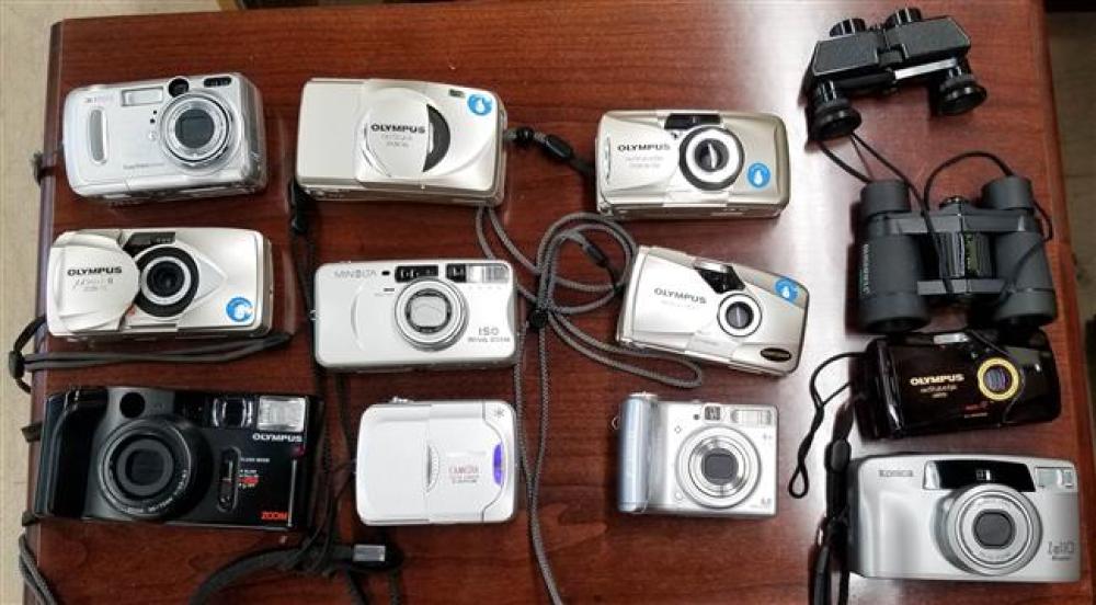 BOX WITH 11 CAMERAS AND 2